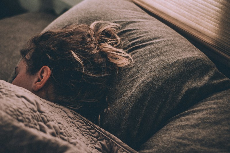 Spánek a imunita: proč bez něj tělo nefunguje (u dětí i dospělých)